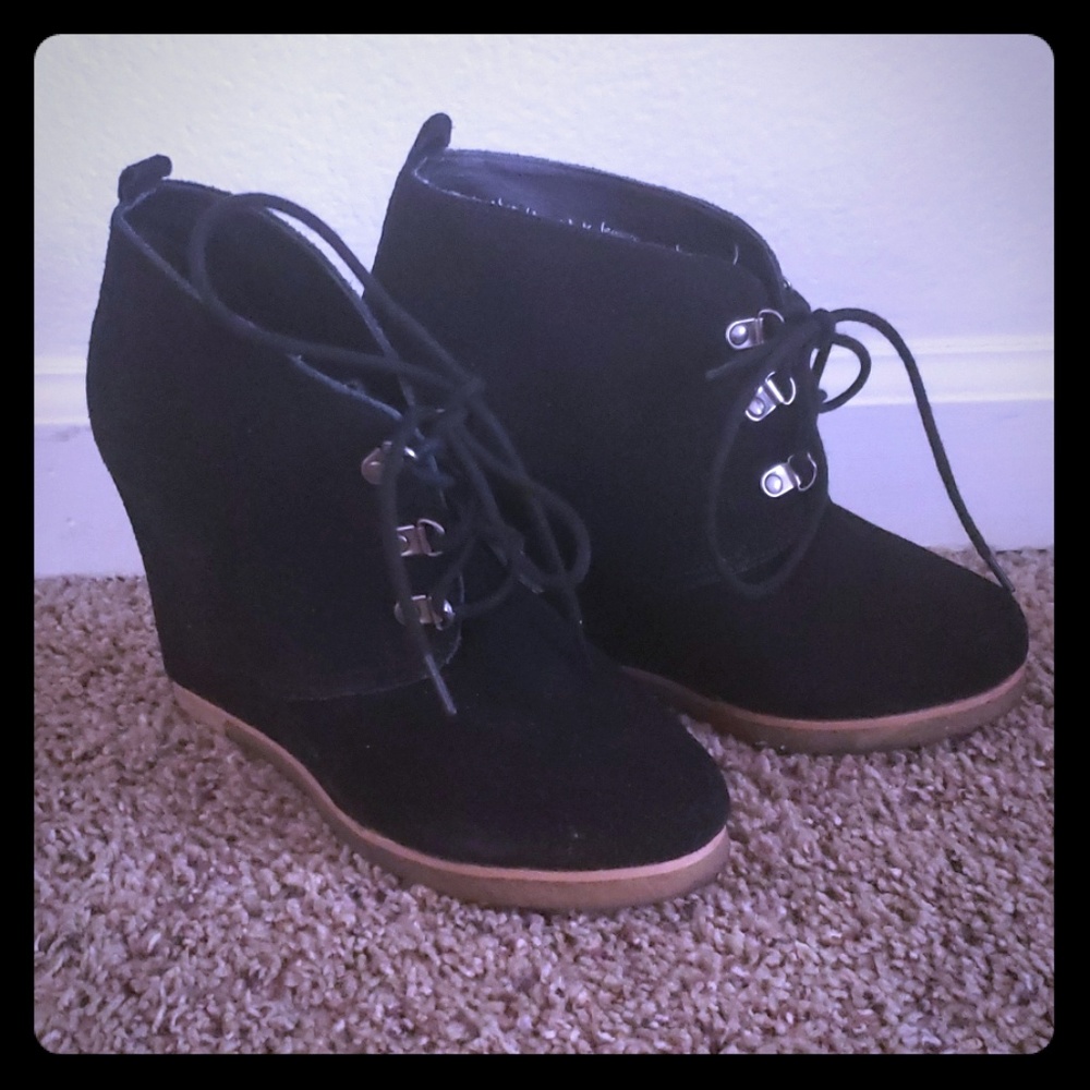 Steve Madden Black Tanngoo Ankle Booties